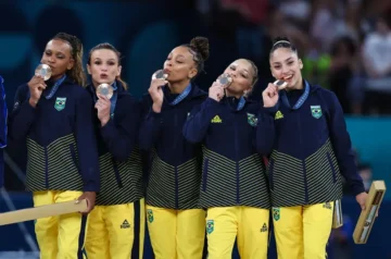 Em resultado histórico, Brasil leva bronze na ginástica feminina por equipes em Paris-2024